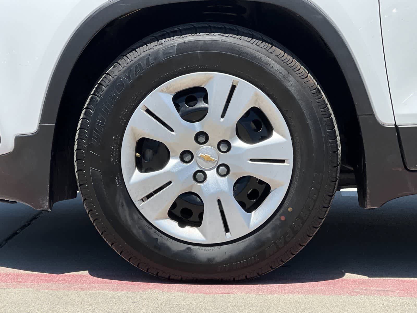 Used 2018 Chevrolet Trax LS FWD image 26