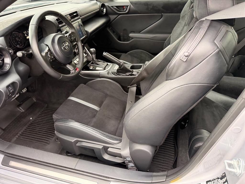 Used 2022 Toyota GR86 Premium RWD image 12