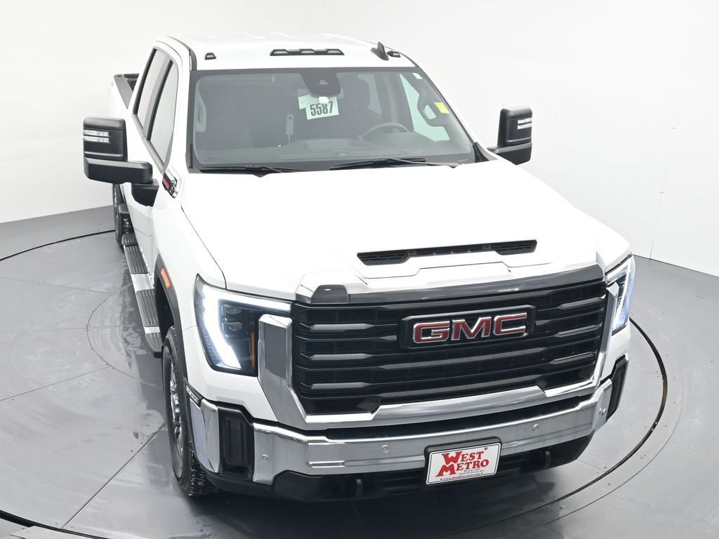 Used 2025 GMC Sierra 3500 Pro w/ 1SA Pro Safety Plus Package AWD/4WD image 4