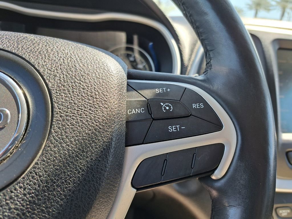 Used 2015 Jeep Cherokee Limited w/ Luxury Group image 13