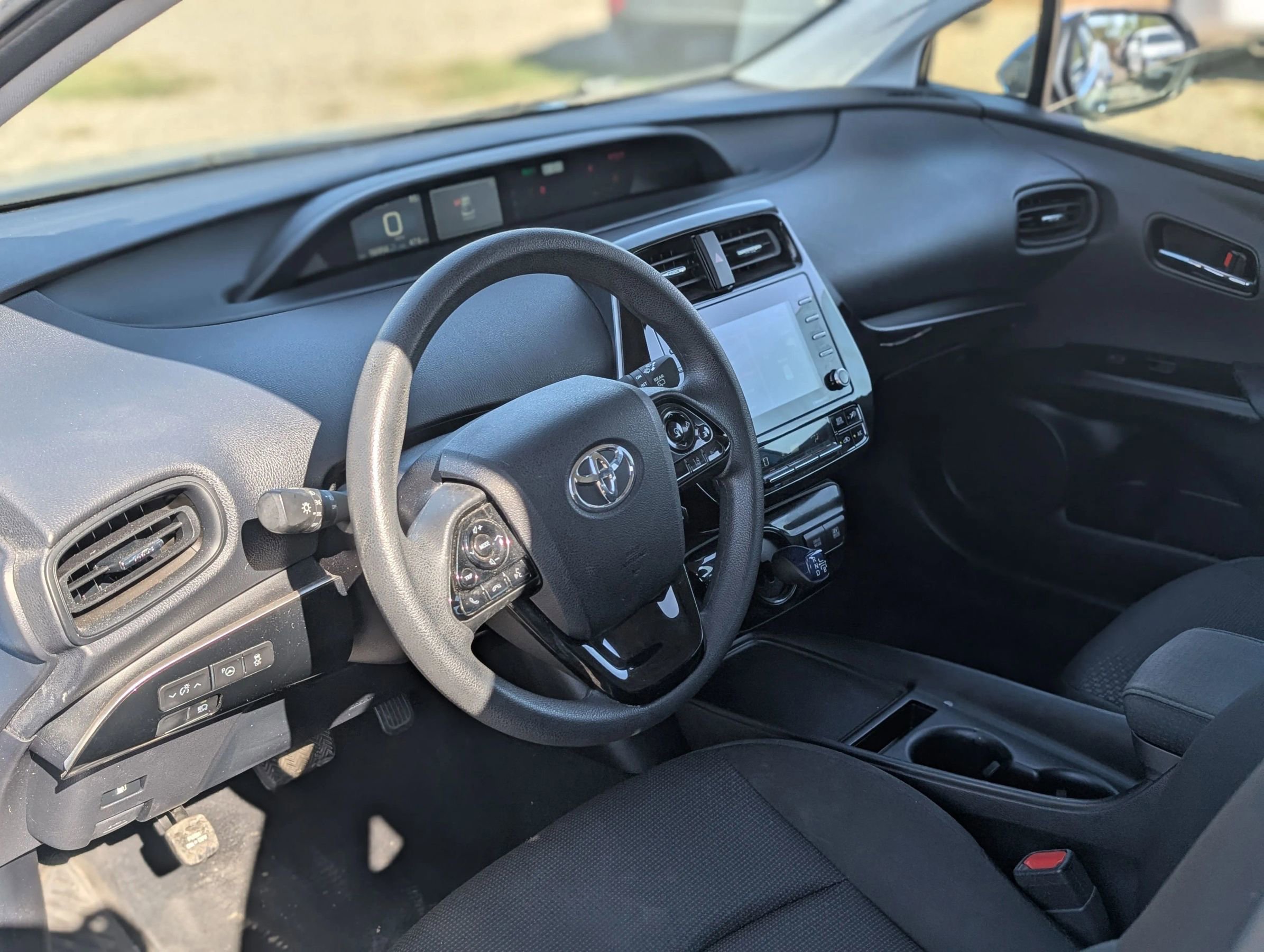Used 2022 Toyota Prius LE image 22
