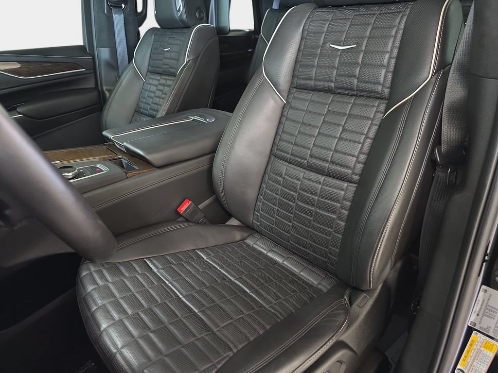 Used 2023 Cadillac Escalade Sport Platinum w/ LPO, ONYX Package AWD/4WD image 17