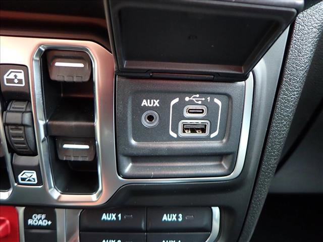 New 2025 Jeep Gladiator Mojave w/ Safety Group image 19