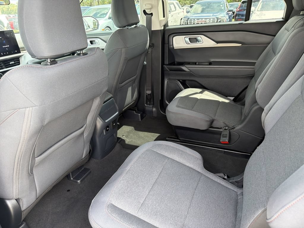 Used 2025 Ford Explorer Active RWD image 13