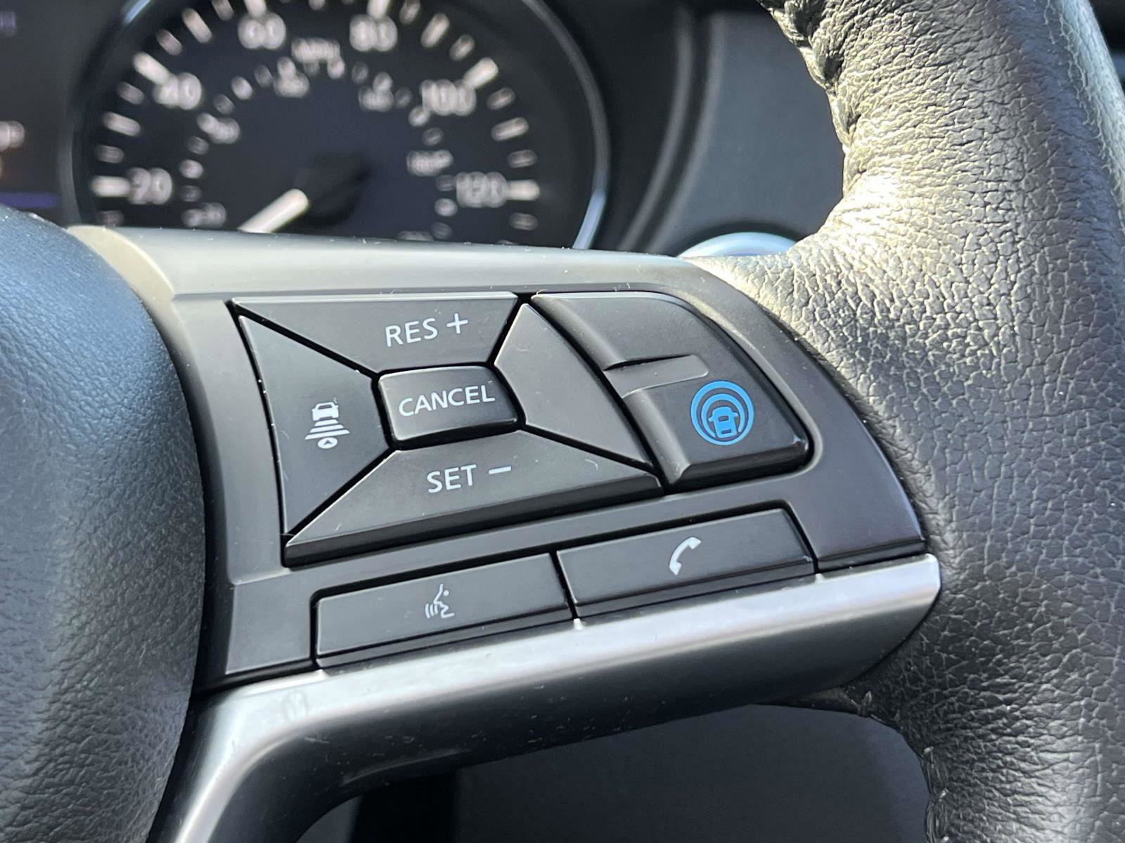 Used 2020 Nissan Rogue SL w/ Premium Package image 24