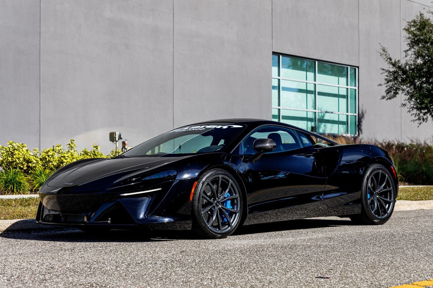 Used 2023 McLaren Artura RWD image 23