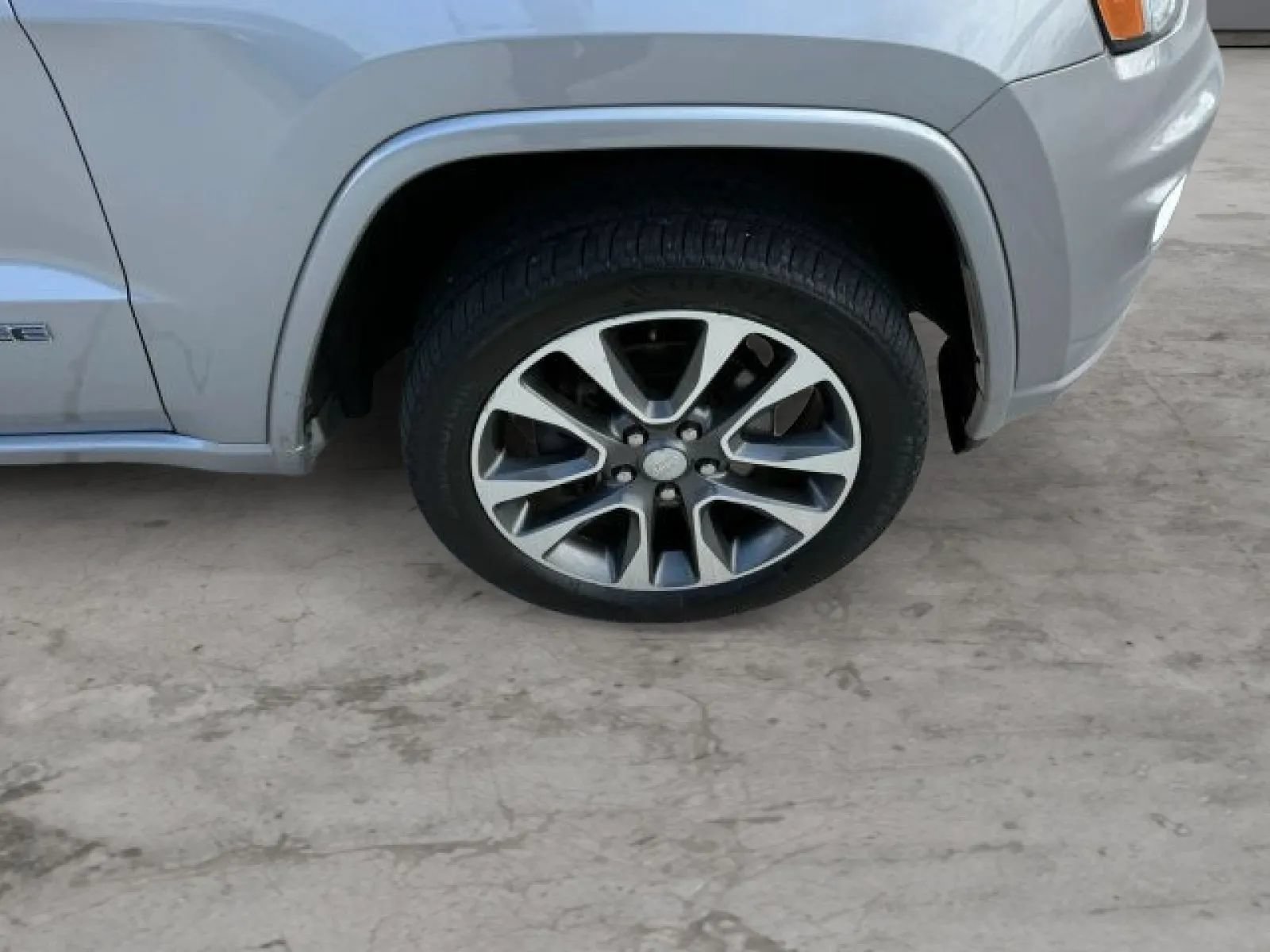 Used 2018 Jeep Grand Cherokee Overland AWD/4WD image 49