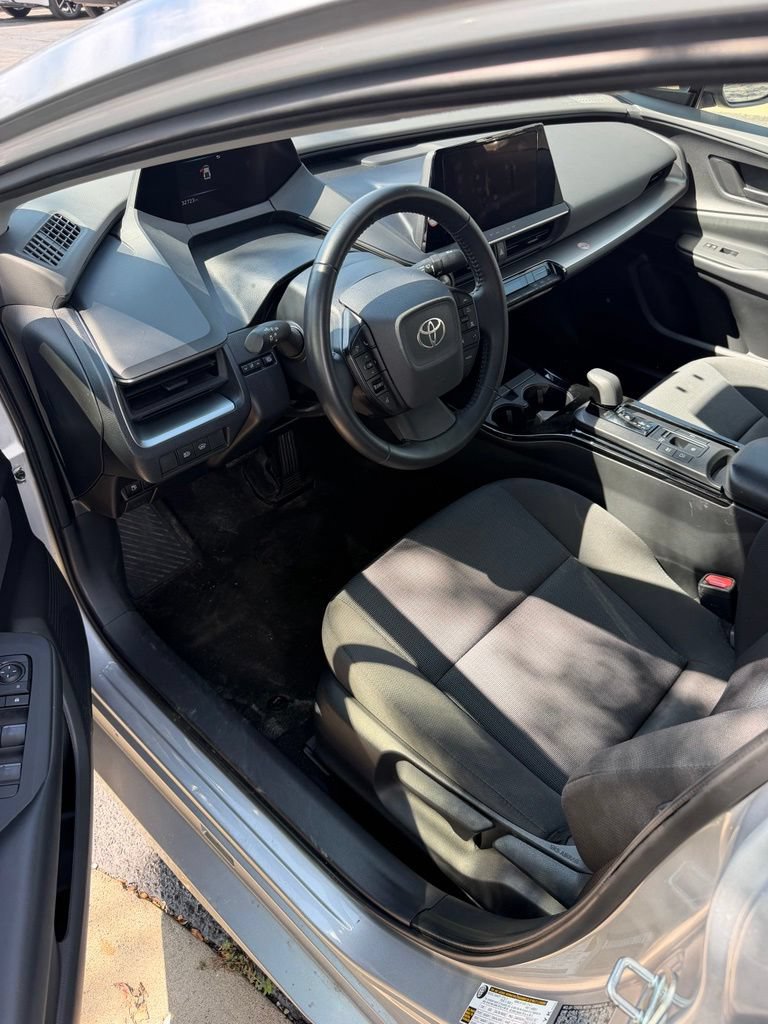 Used 2025 Toyota Prius LE FWD image 7