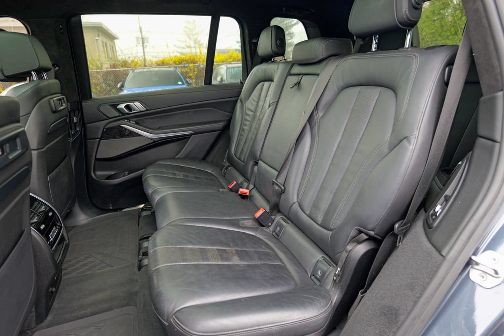 Used 2021 BMW X7 xDrive40i w/ M Sport Package AWD/4WD image 29