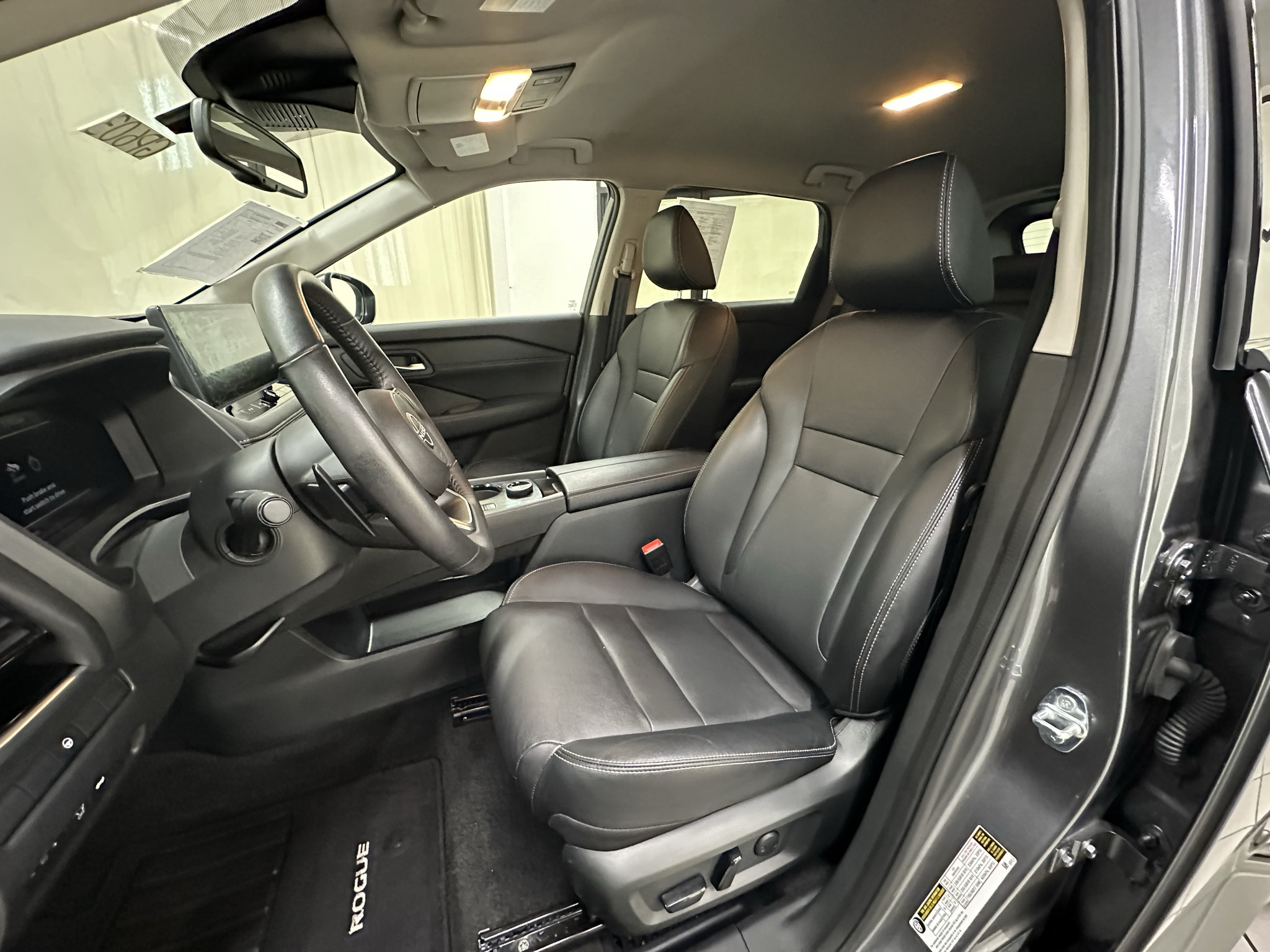 Used 2024 Nissan Rogue SL AWD/4WD image 25