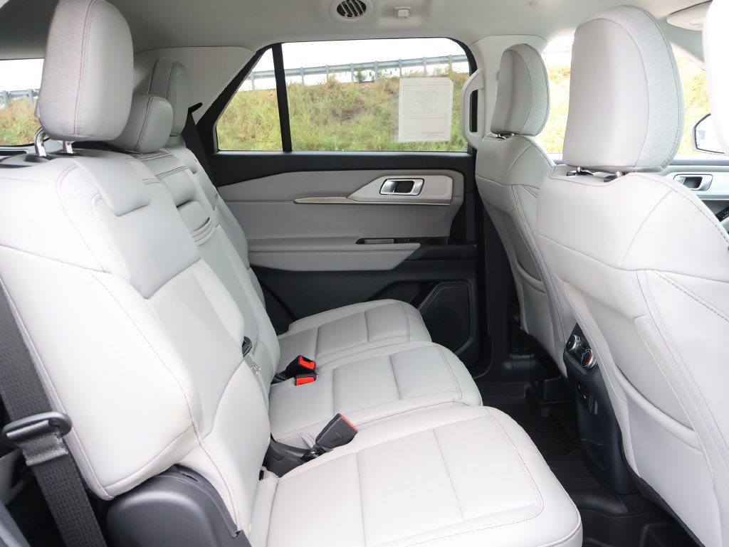 New 2026 Ford Explorer Active w/ Active Comfort Package AWD/4WD image 11