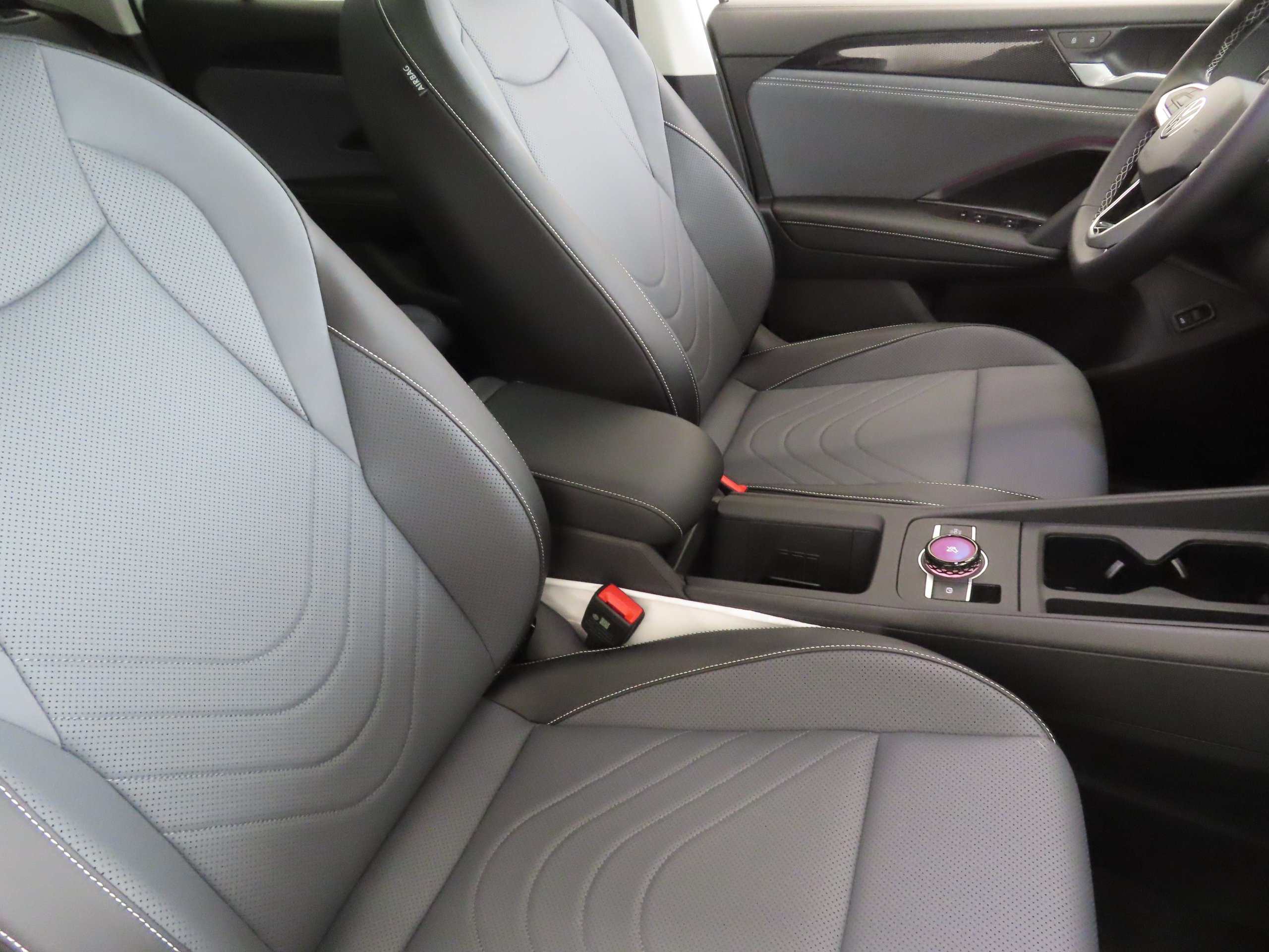 New 2026 Volkswagen Tiguan SE FWD image 26