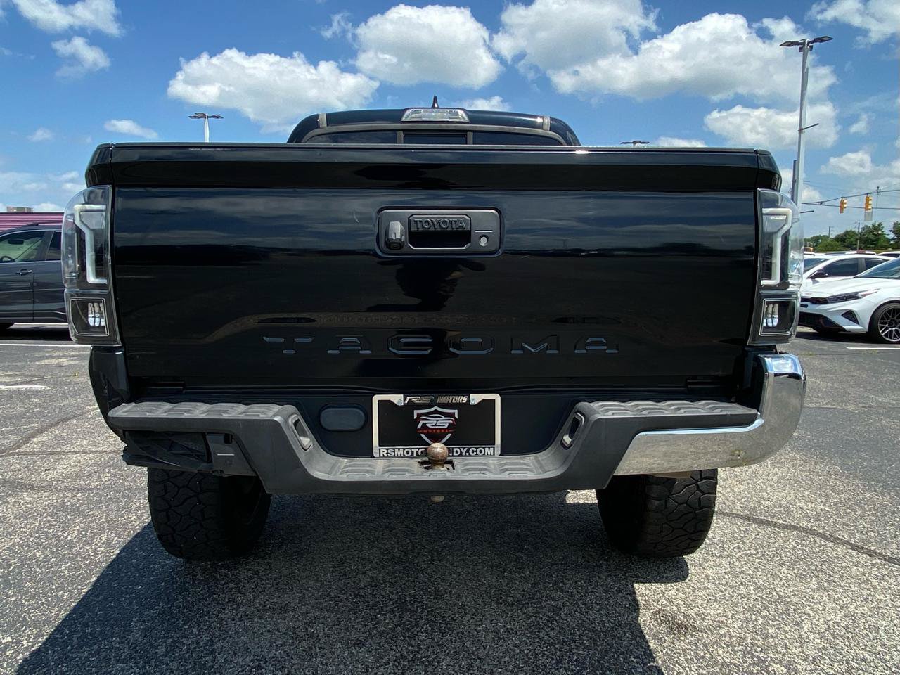 Used 2018 Toyota Tacoma SR5 RWD image 5