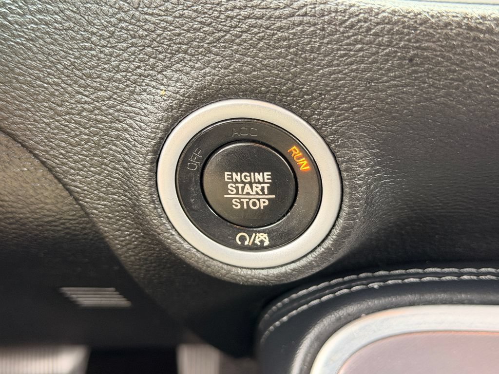 Used 2022 Dodge Challenger R/T RWD image 6