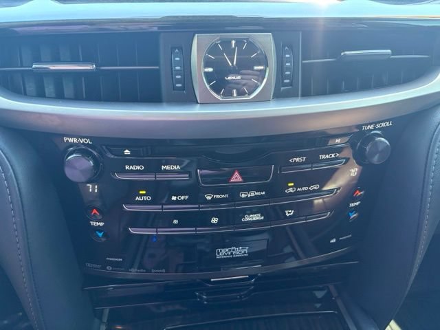 Used 2019 Lexus LX 570 4WD w/ Luxury Package image 29