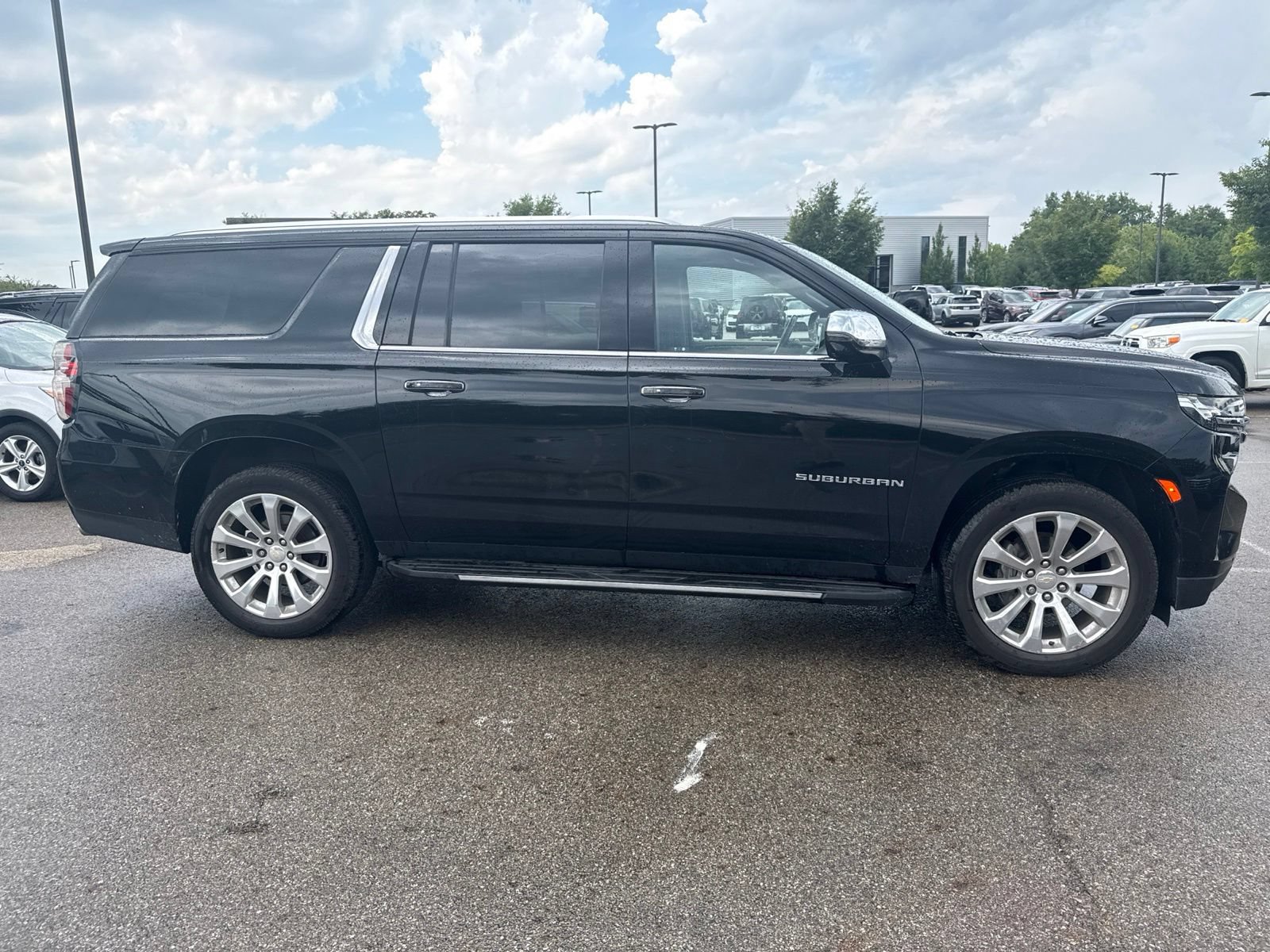 Used 2021 Chevrolet Suburban Premier AWD/4WD image 4