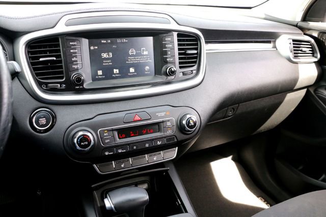 Used 2020 Kia Sorento S image 16
