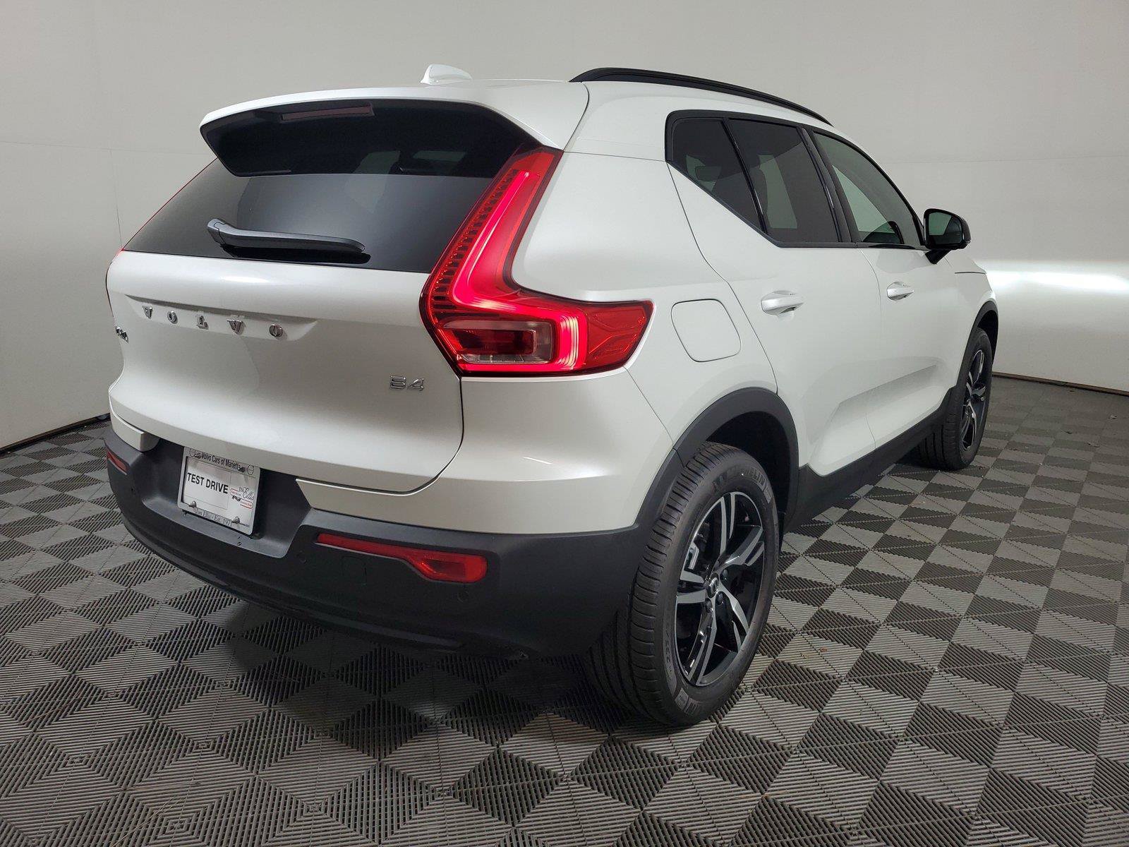 New 2026 Volvo XC40 B4 Core w/ Protection Package Premier FWD image 6