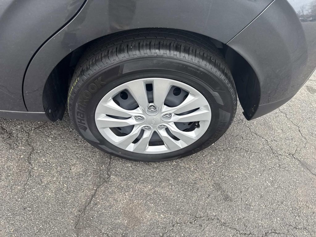 Used 2023 Kia Soul LX image 12