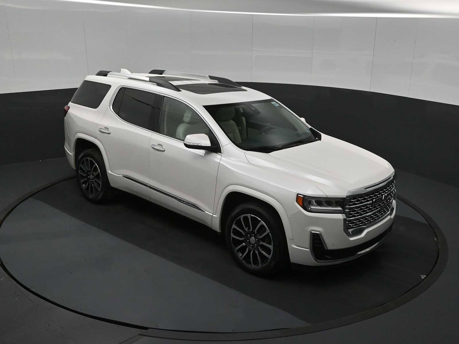 Used 2020 GMC Acadia Denali w/ Technology Package AWD/4WD image 10