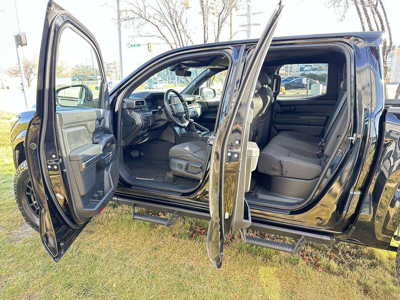 Used 2025 Toyota Tacoma SR5 AWD/4WD image 22