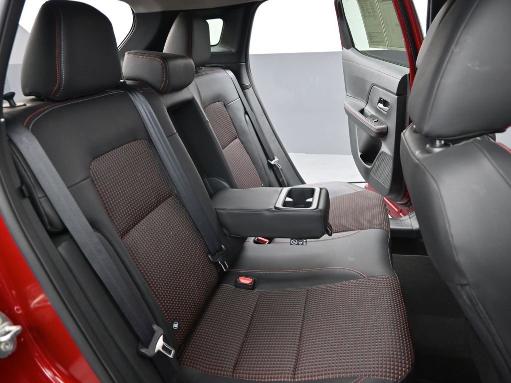 Used 2025 Nissan Kicks SR image 25