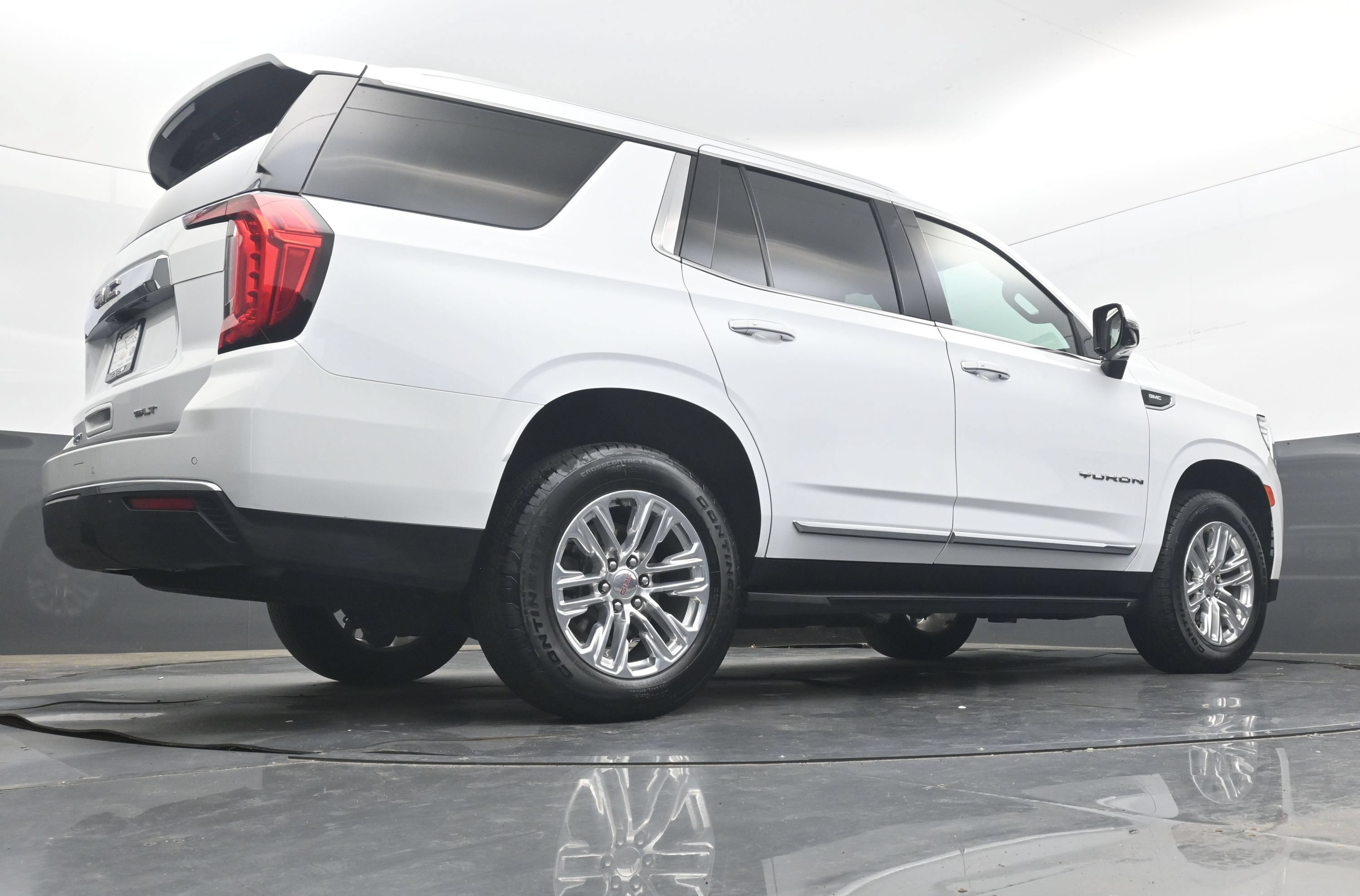 Used 2024 GMC Yukon SLT w/ SLT Luxury Package AWD/4WD image 29