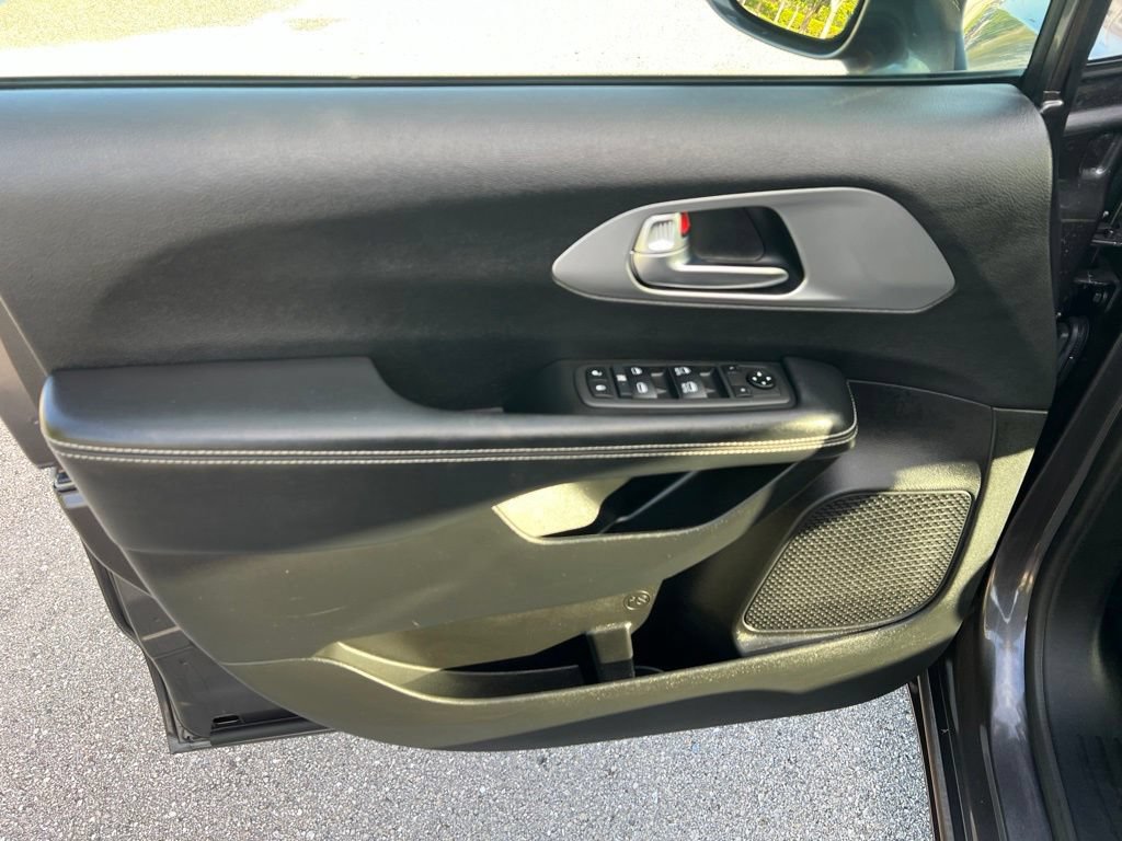 Used 2021 Chrysler Pacifica Touring w/ S Appearance Package FWD image 28