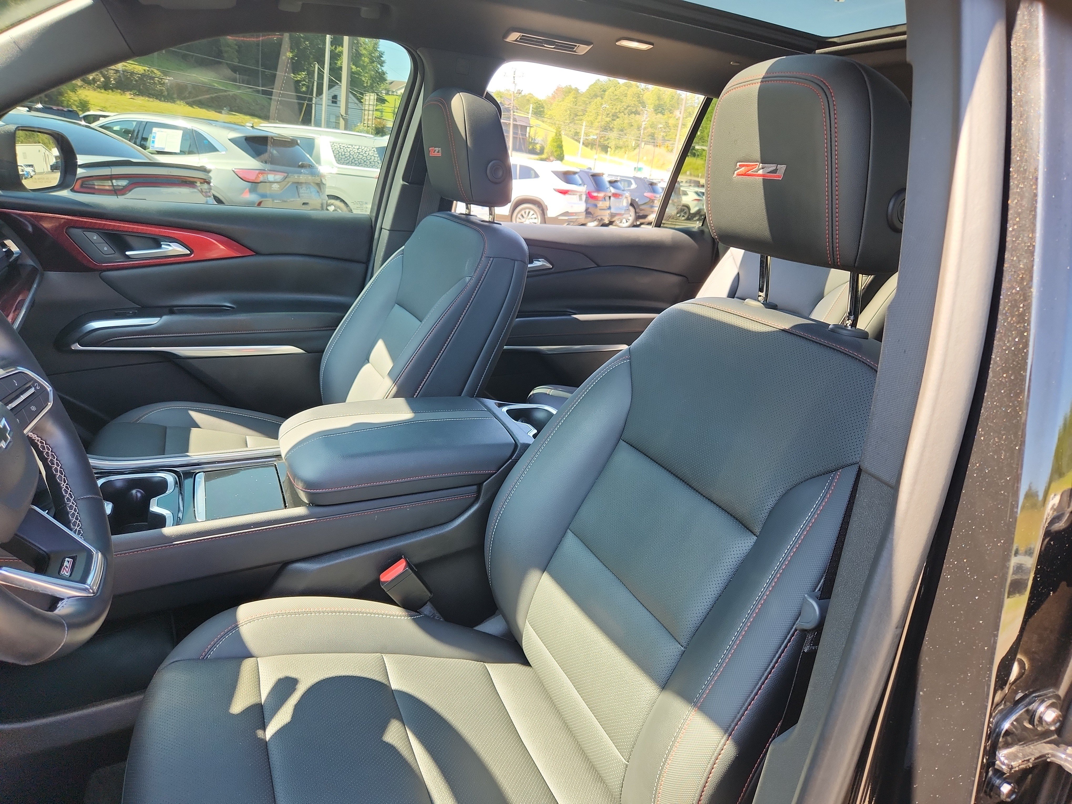 Used 2025 Chevrolet Traverse Z71 w/ Driver Confidence Package AWD/4WD image 25