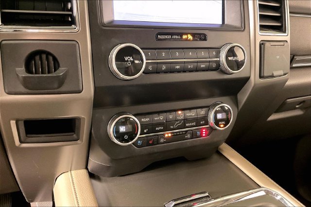 Used 2019 Ford Expedition XLT w/ Equipment Group 202A AWD/4WD image 14