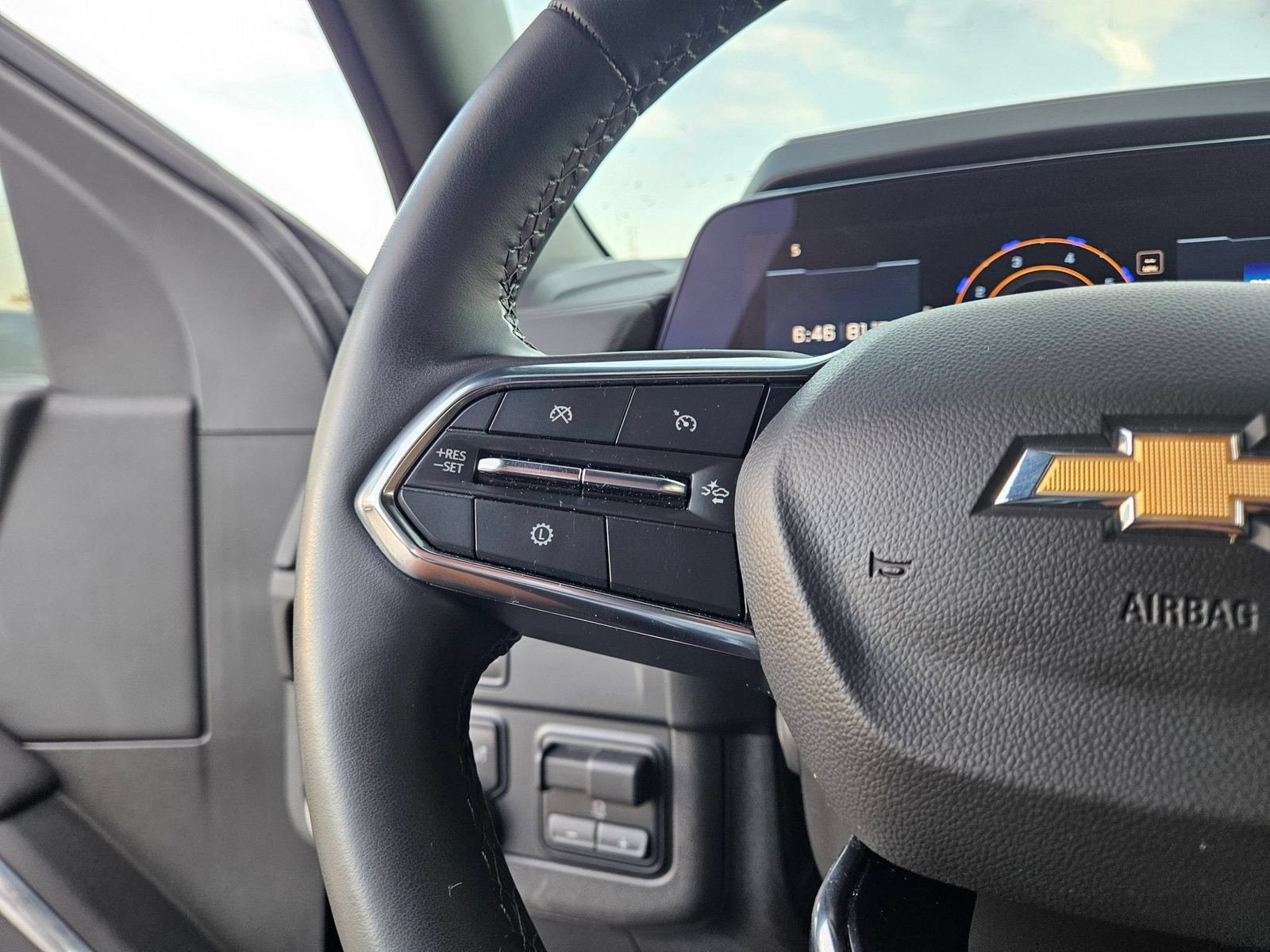 Used 2025 Chevrolet Tahoe High Country AWD/4WD image 12