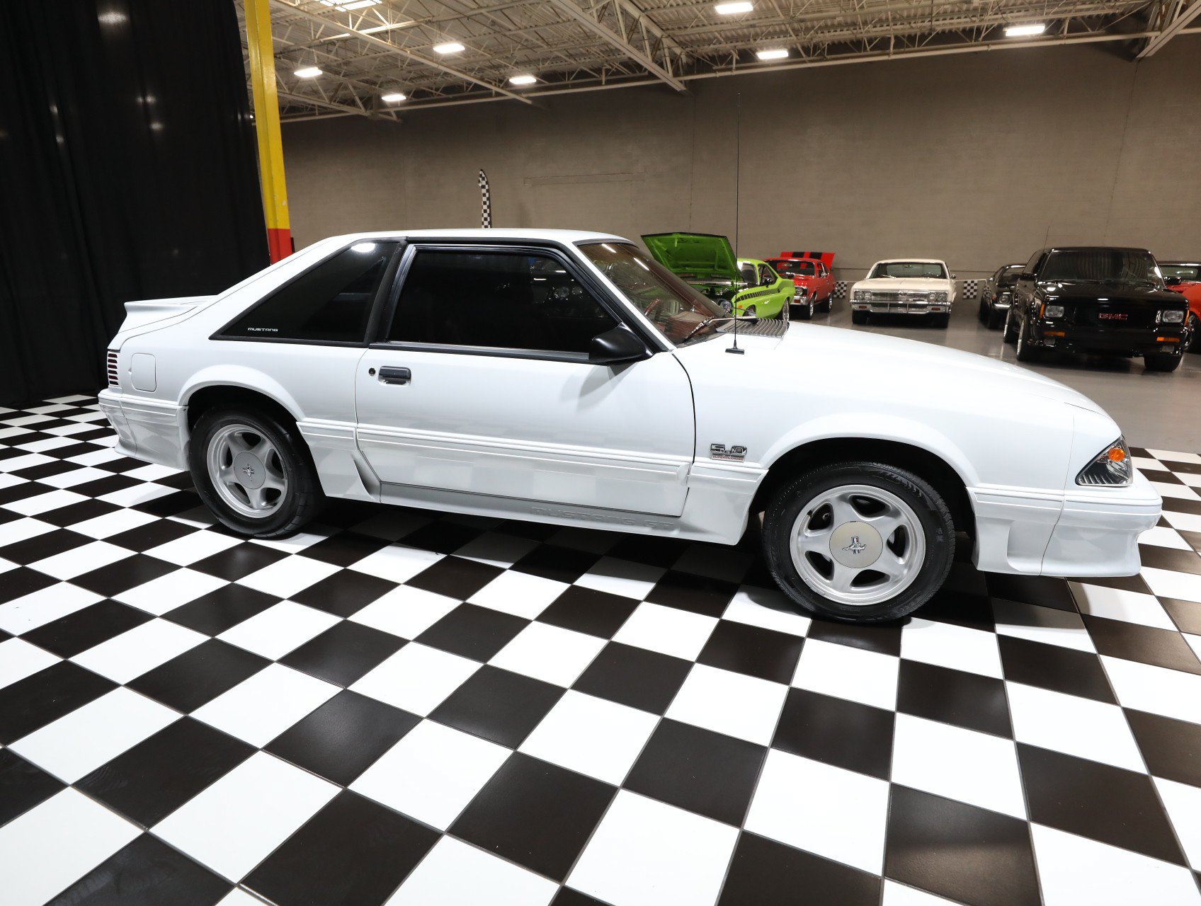 Used 1992 Ford Mustang GT RWD image 17