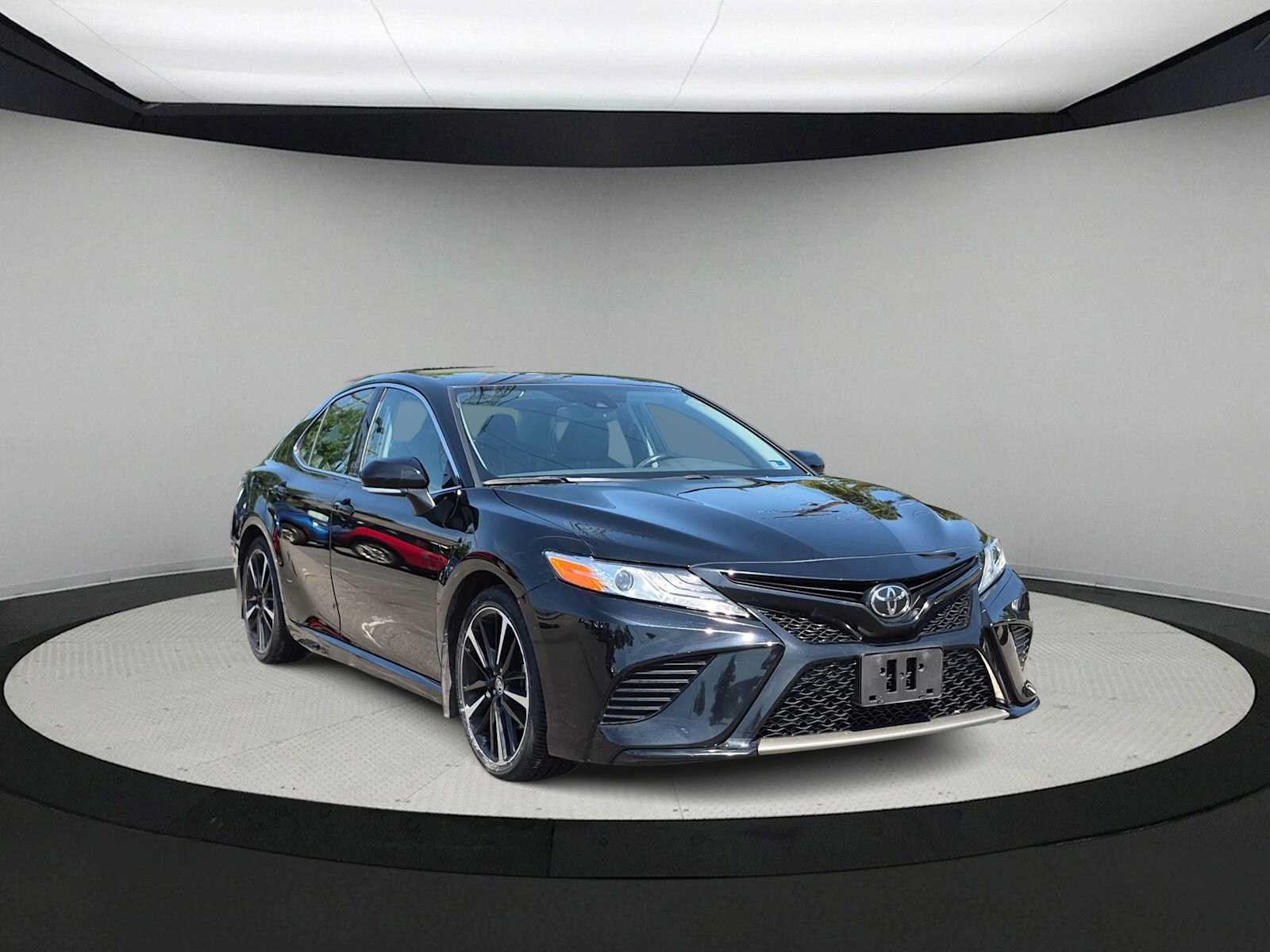 Used 2020 Toyota Camry XSE FWD image 2