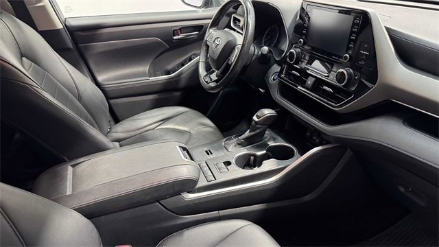 Used 2020 Toyota Highlander XLE image 13