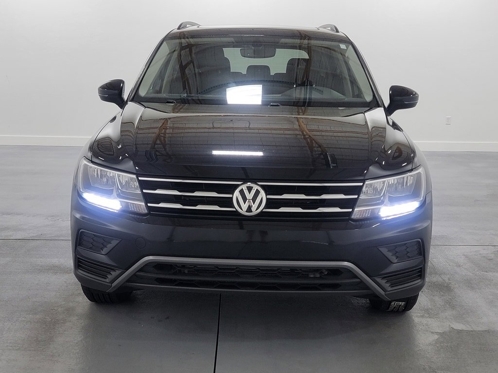 Used 2021 Volkswagen Tiguan SE w/ Panoramic Sunroof Package FWD image 3