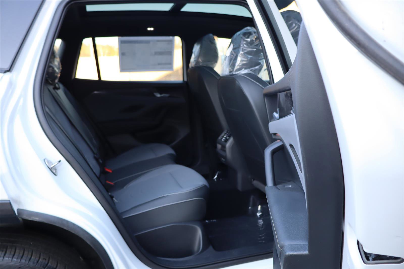 New 2026 Volkswagen Tiguan SE R-Line AWD/4WD image 27