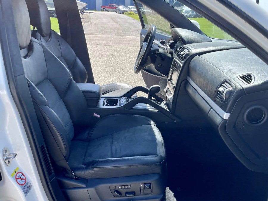 Used 2009 Porsche Cayenne GTS image 23