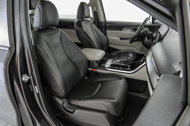 Used 2023 Kia Carnival LX FWD image 33