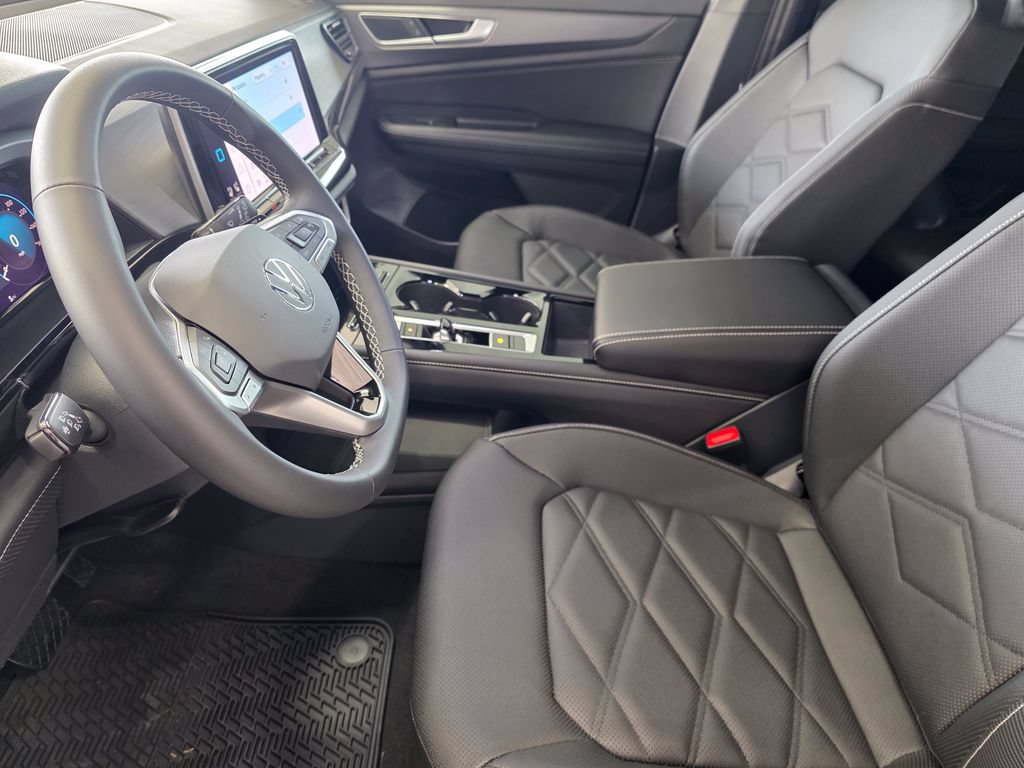 Used 2025 Volkswagen Atlas Cross Sport SE AWD/4WD image 12