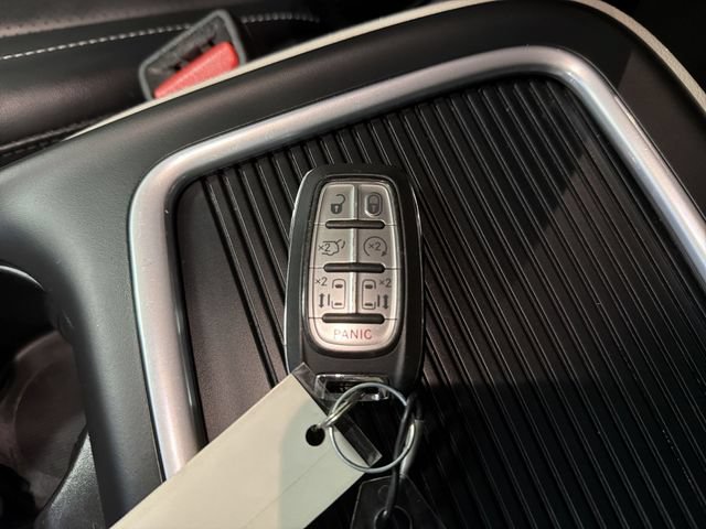 Used 2024 Chrysler Pacifica Touring-L FWD image 32