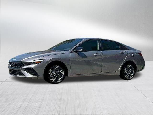 New 2025 Hyundai Elantra Sport FWD image 2