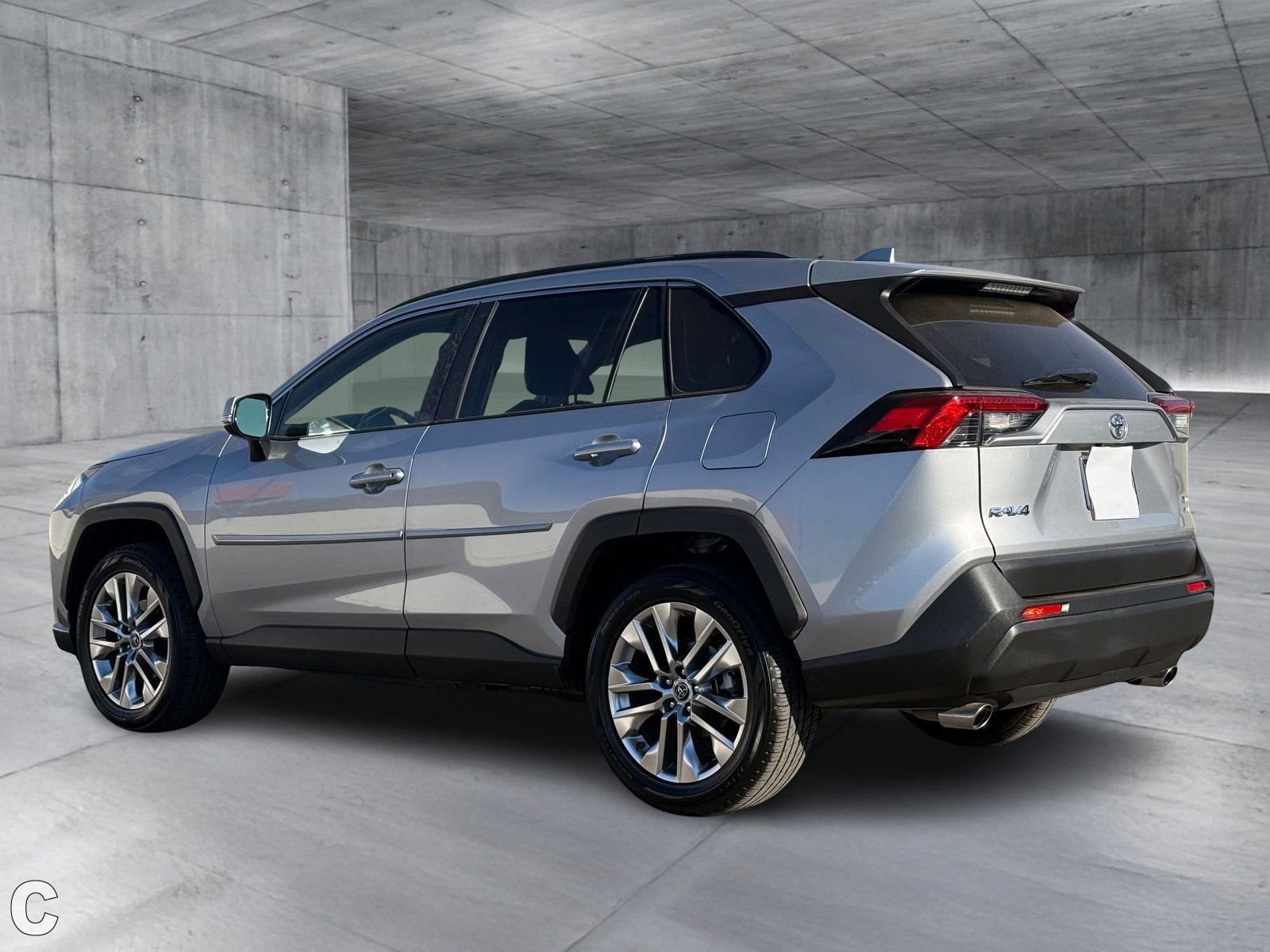 Used 2019 Toyota RAV4 XLE Premium w/ Cold Weather Package image 4