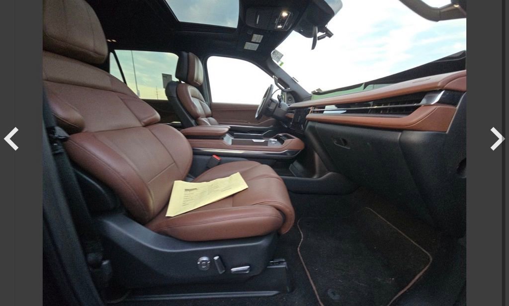 Used 2025 Lincoln Navigator Reserve AWD/4WD image 13