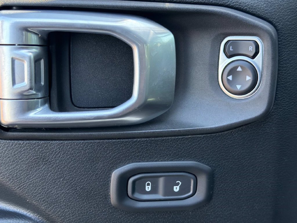 Used 2020 Jeep Gladiator Rubicon AWD/4WD image 28