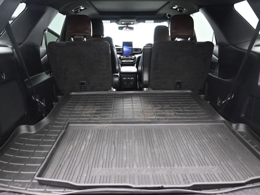 Used 2021 Ford Explorer Platinum w/ Equipment Group 601A AWD/4WD image 26