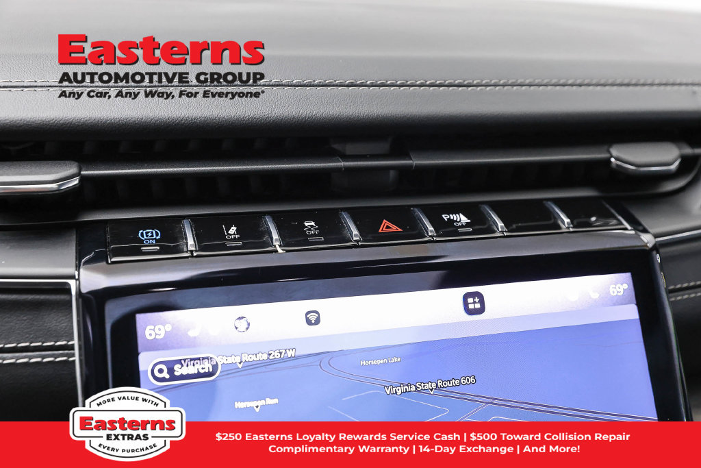 Used 2023 Jeep Grand Cherokee Overland AWD/4WD image 17