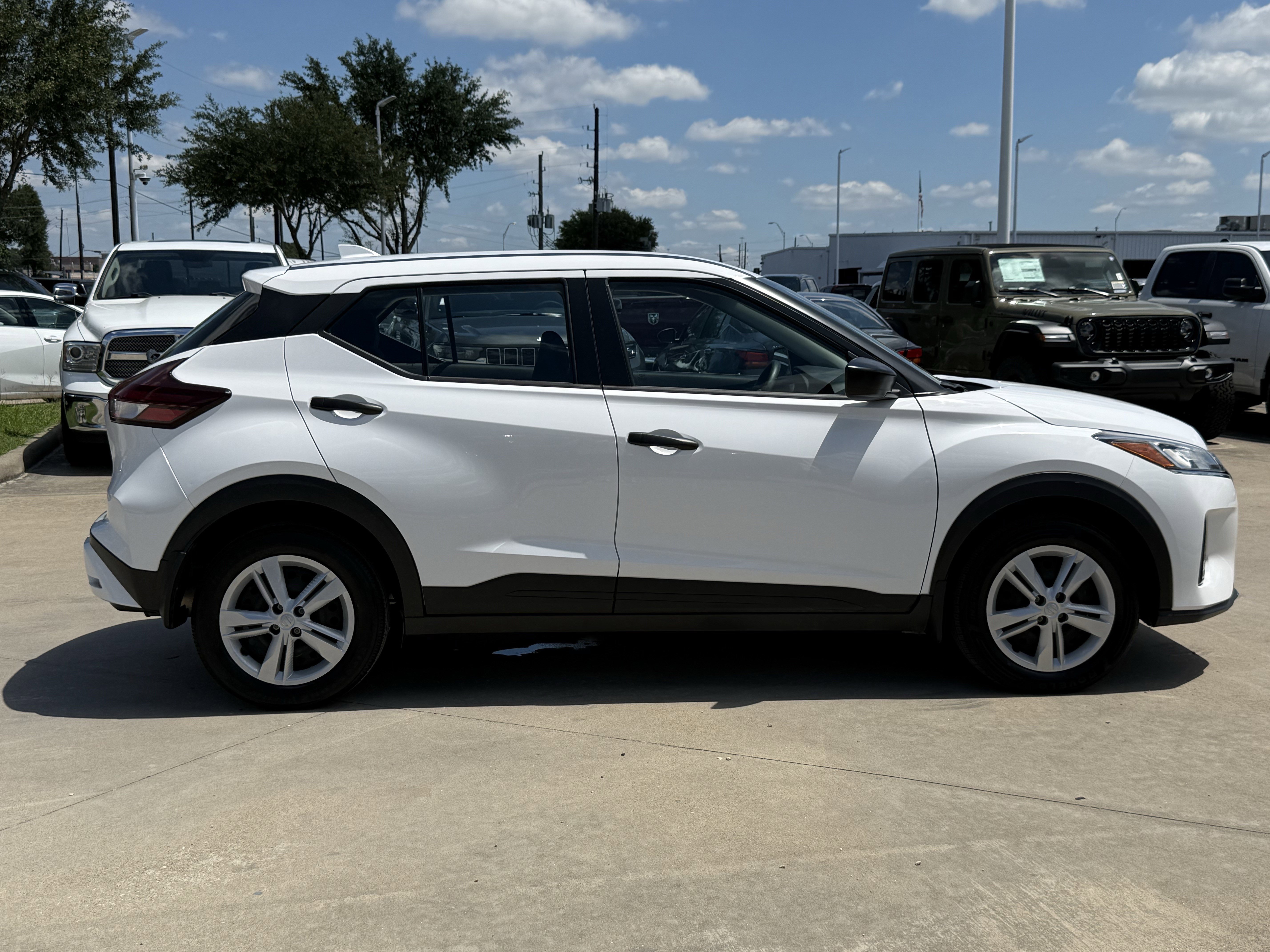 Used 2024 Nissan Kicks S FWD image 3