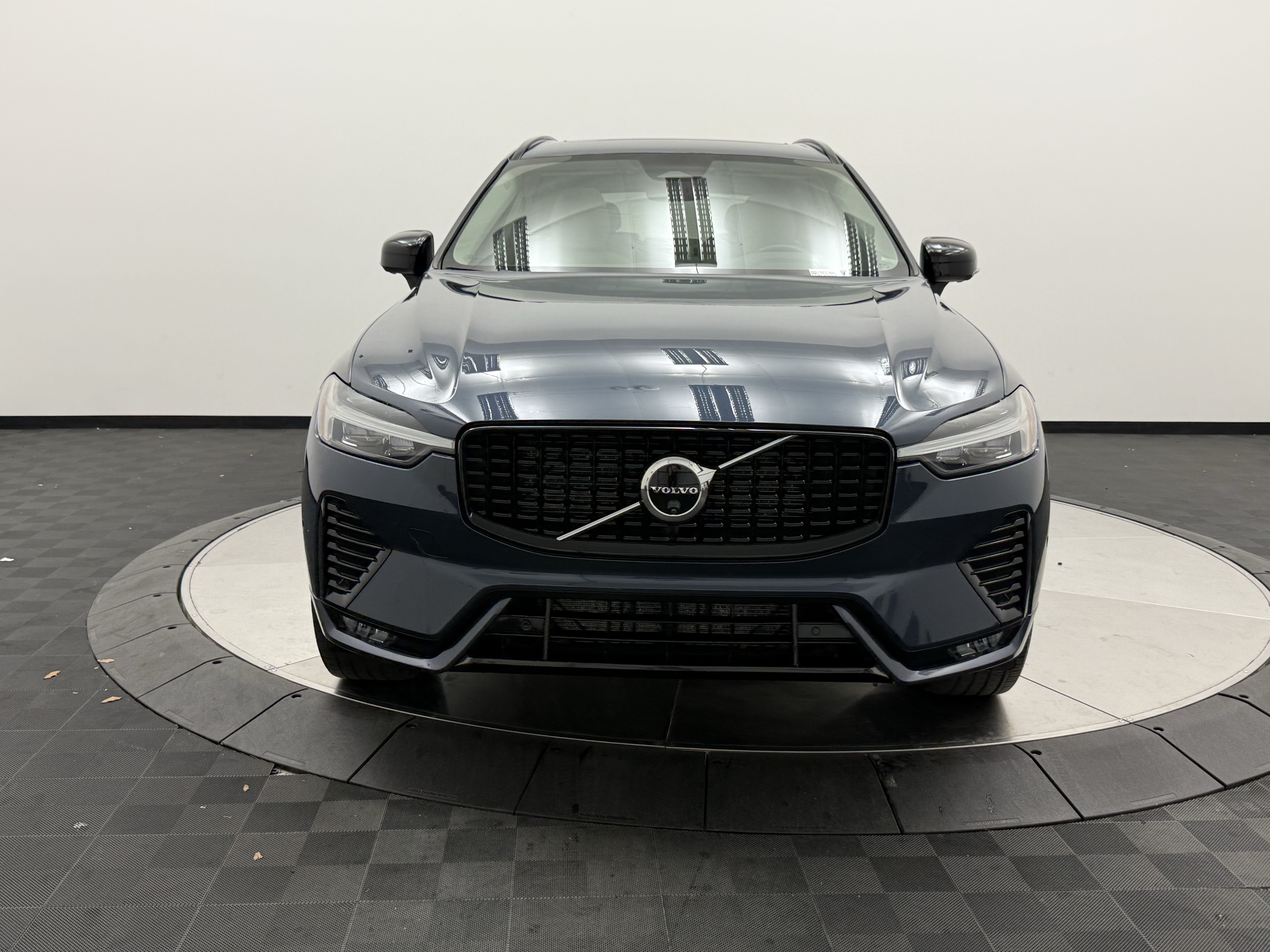 Certified 2024 Volvo XC60 B5 Plus w/ Protection Package Premier AWD/4WD image 2