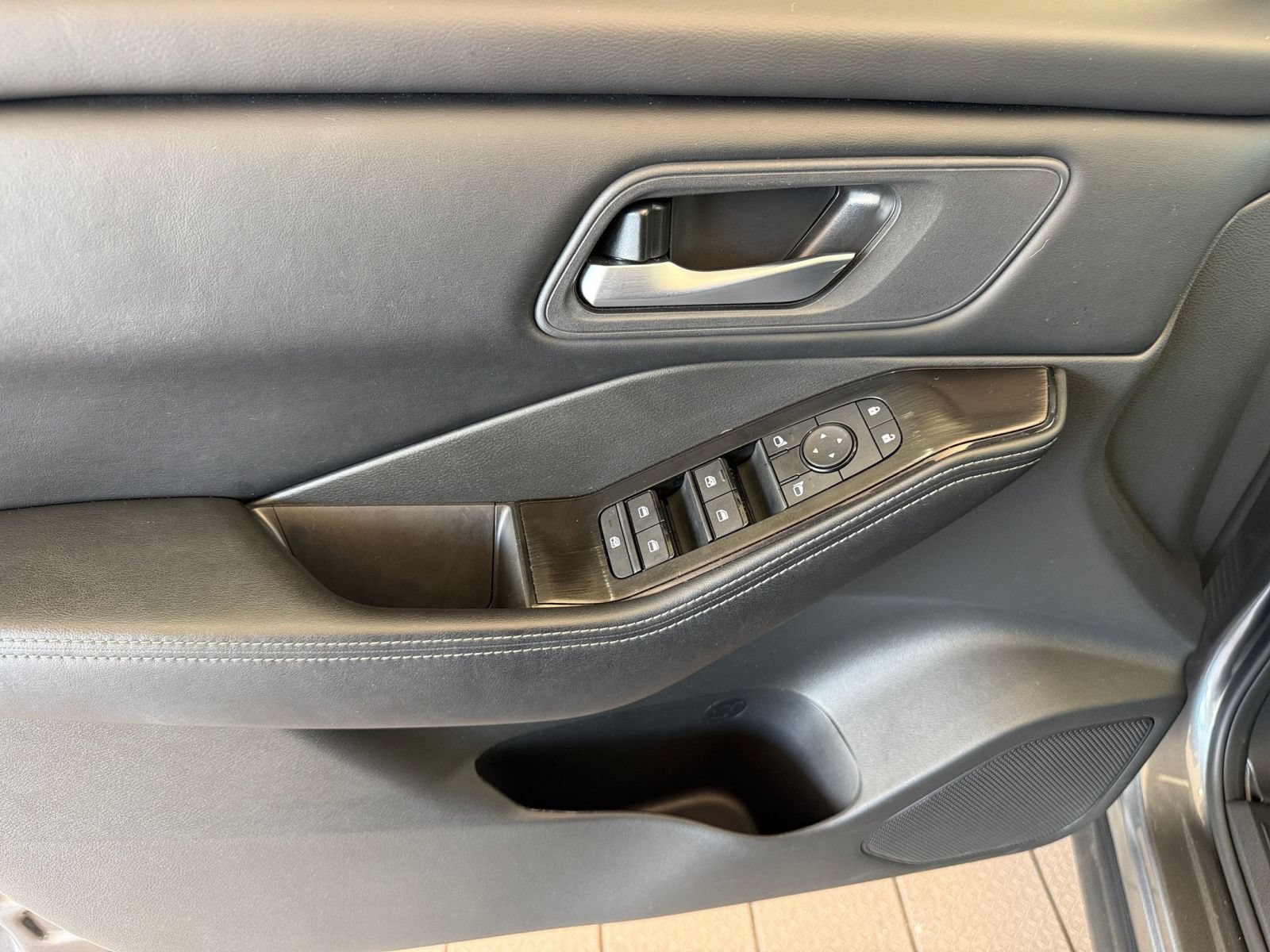 Used 2026 Nissan Rogue SV AWD/4WD image 18
