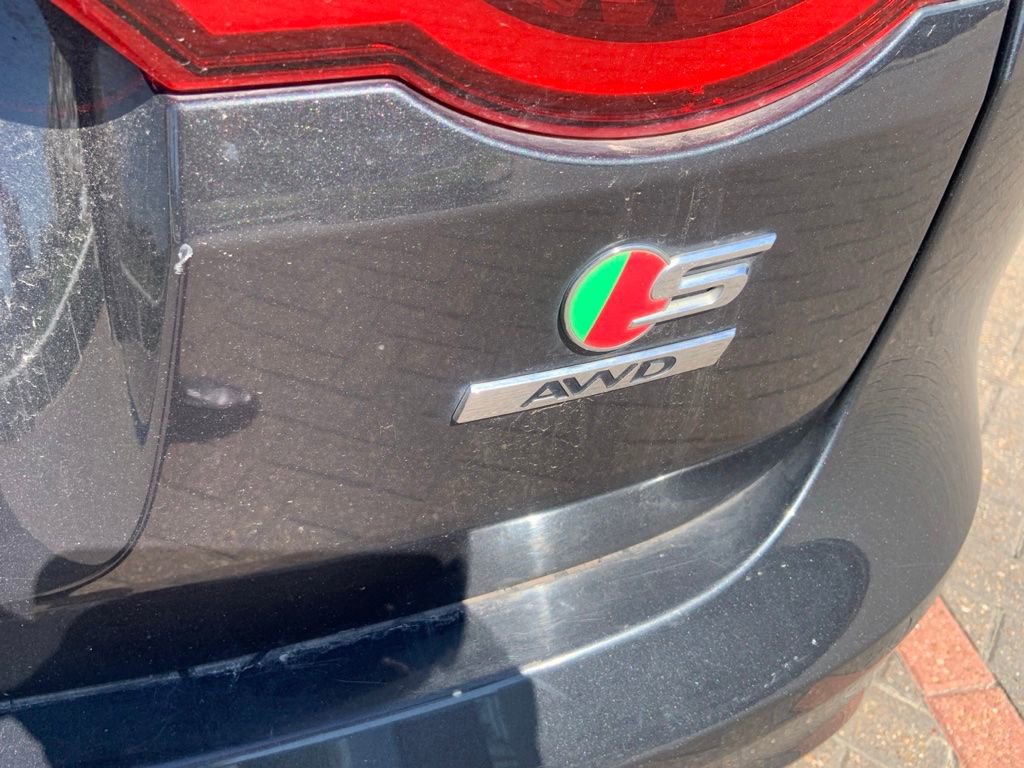 Used 2018 Jaguar XF S AWD/4WD image 9